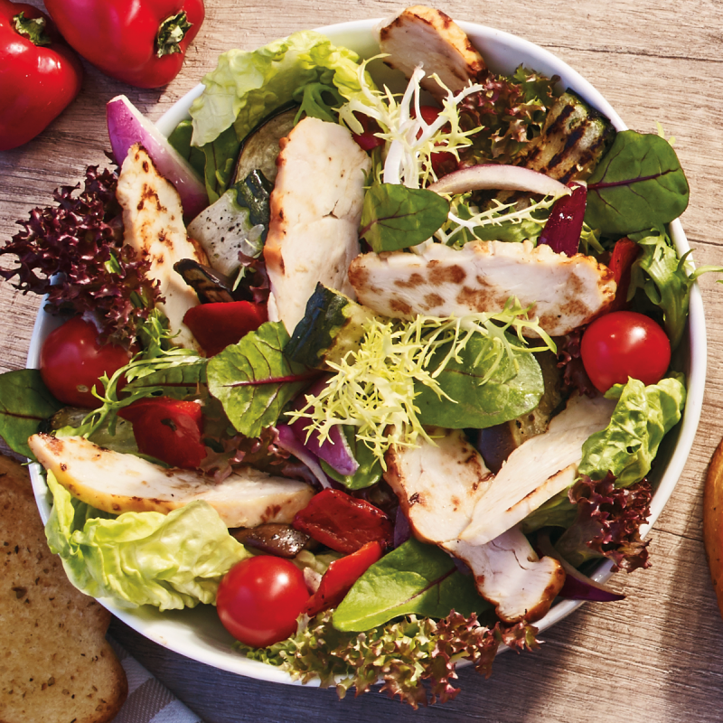 Salade poulet et légumes grillés